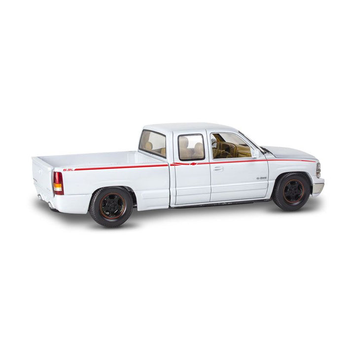 Revell 1:25 1999 Chevy Silverado Custom Pickup