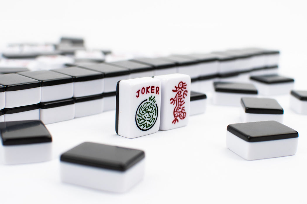 Mahjong American Set w/ Black Tiles and Racks