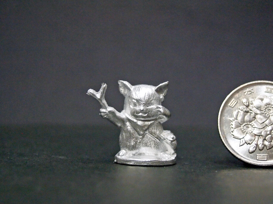Aurora Model - Hamster Fighter with Slingshot