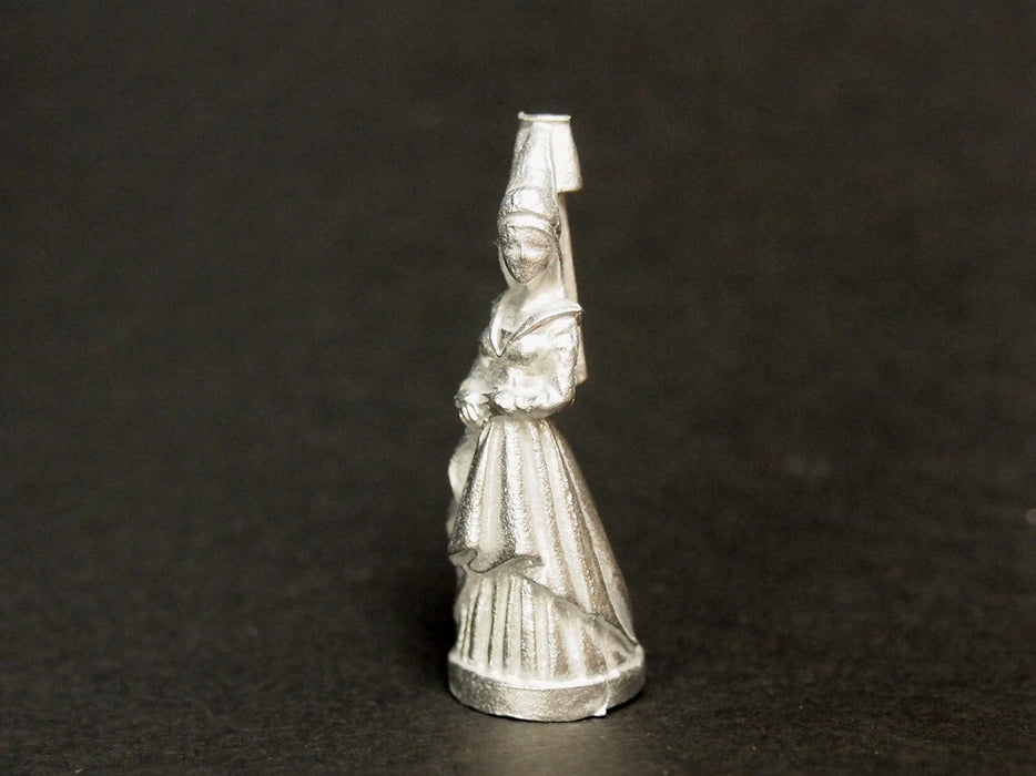 Aurora Model - Medieval Maiden