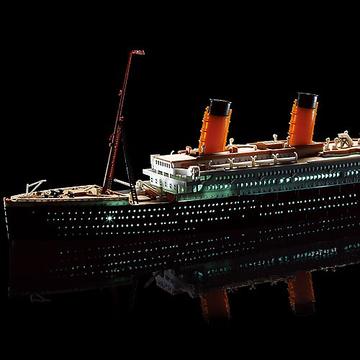 Academy 14220 1/700 RMS Titanic + LED